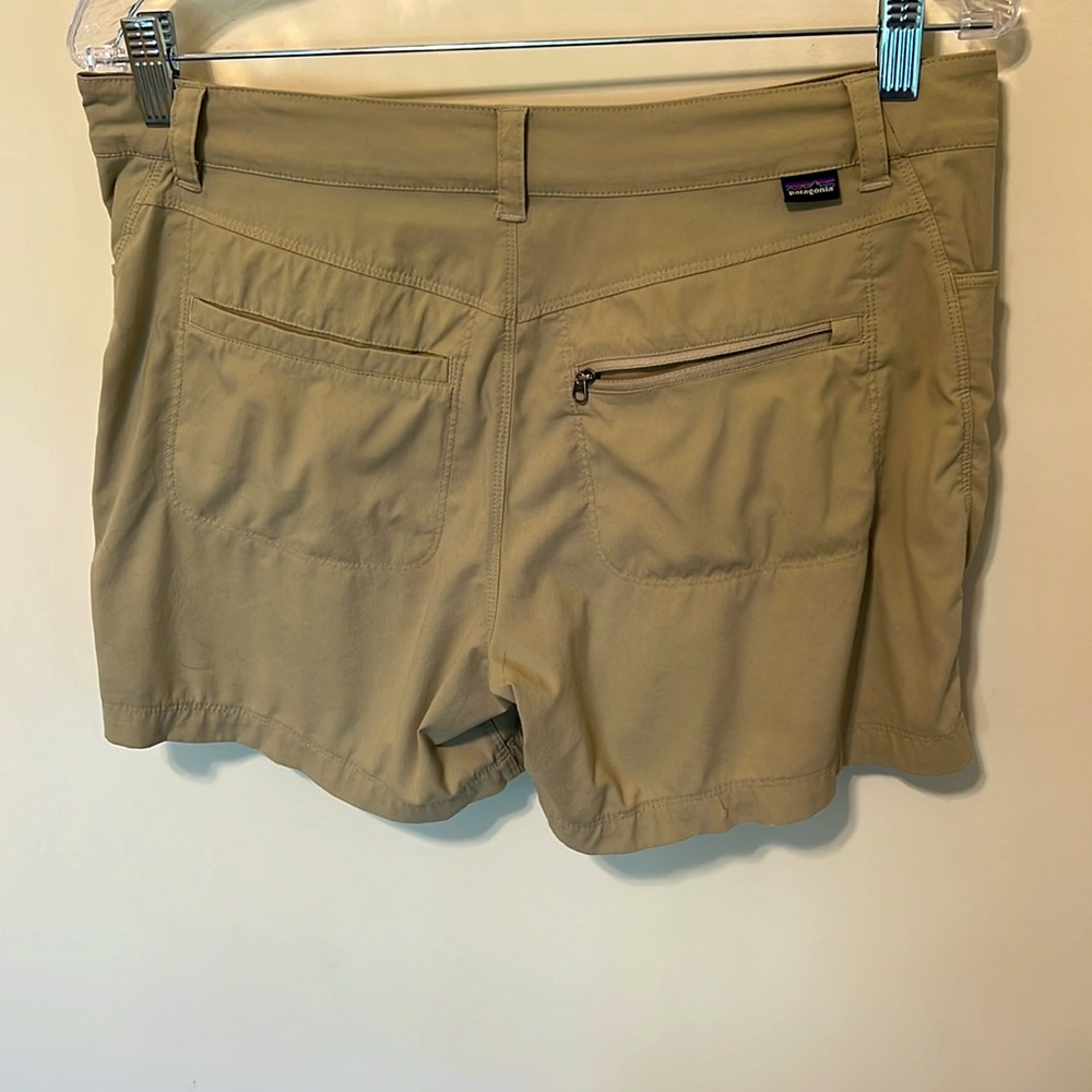 Patagonia Women’s Quandary Tan Hiking Shorts / Size 6 / Good Pre-Owned Condition - Picture 2 of 11